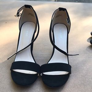 Bamboo black heels size 9 never worn brand new